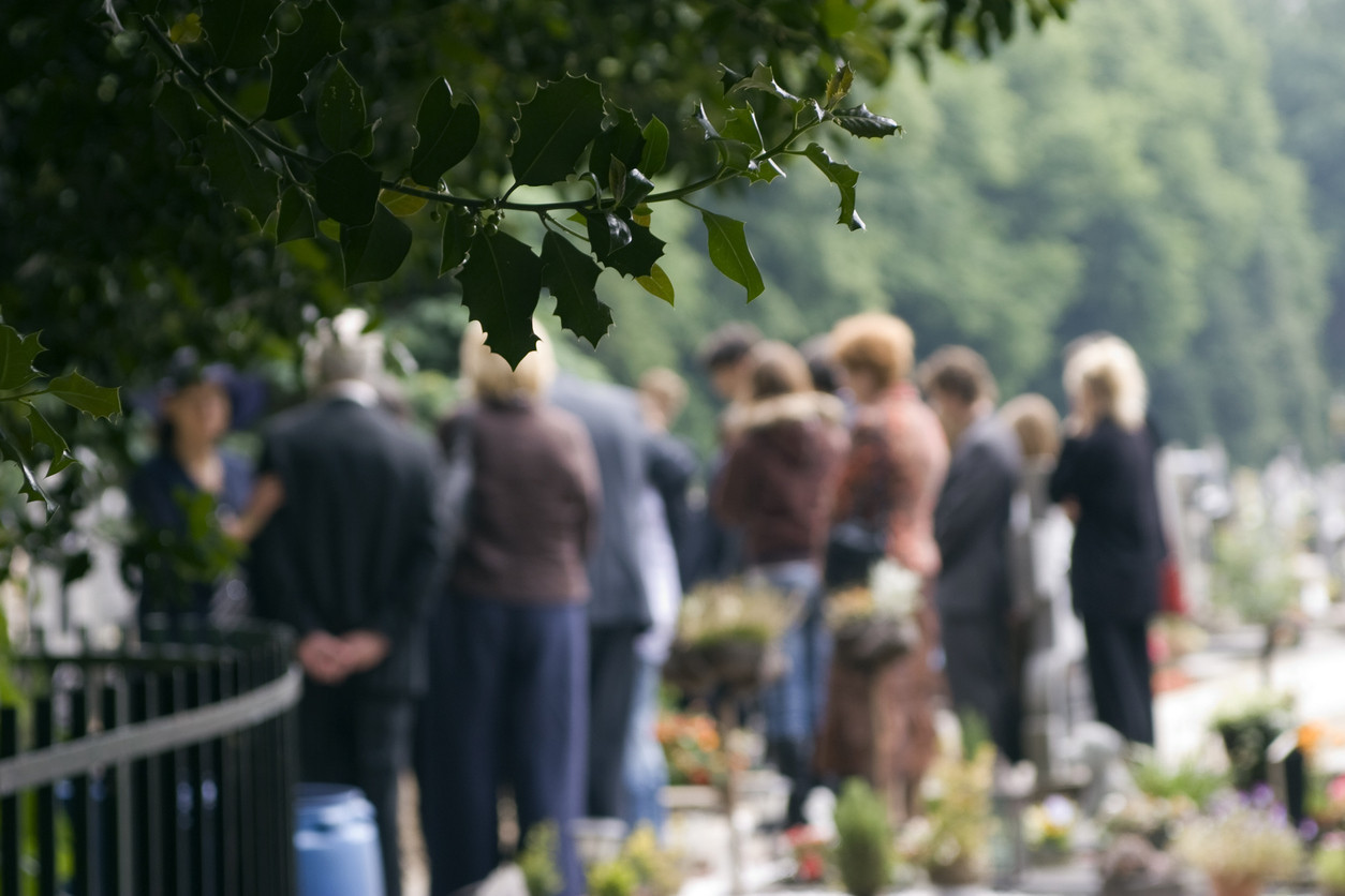 funeral-mourning-sad-overdoseiStock-144345126