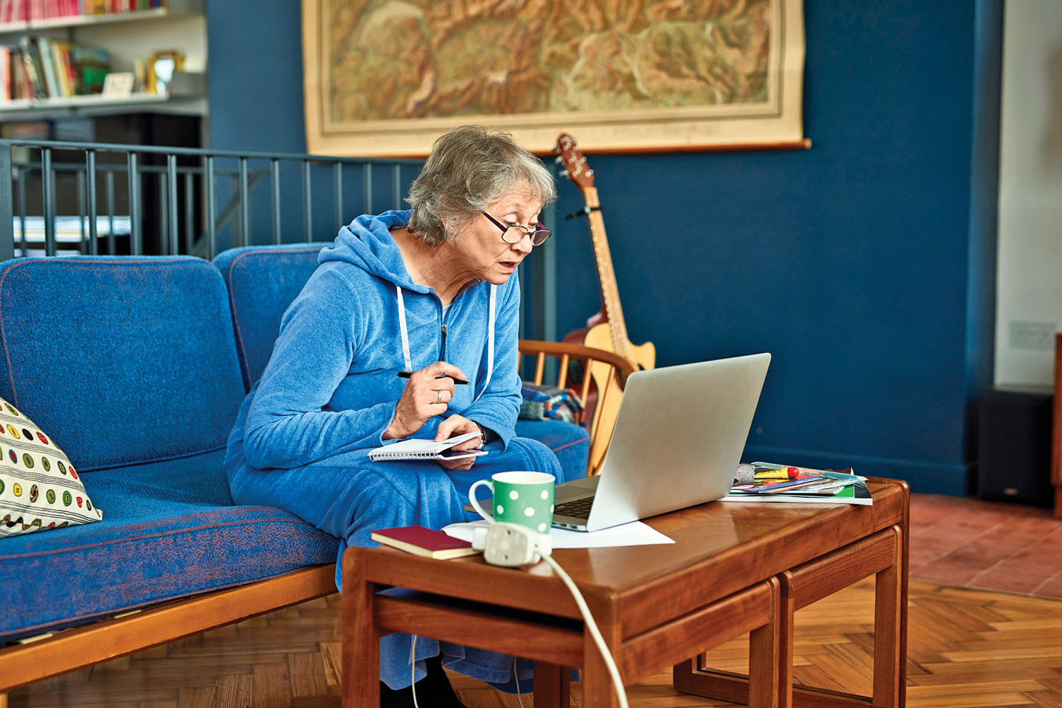 photo of a woman participating in an online cardiac rehab session via her computer