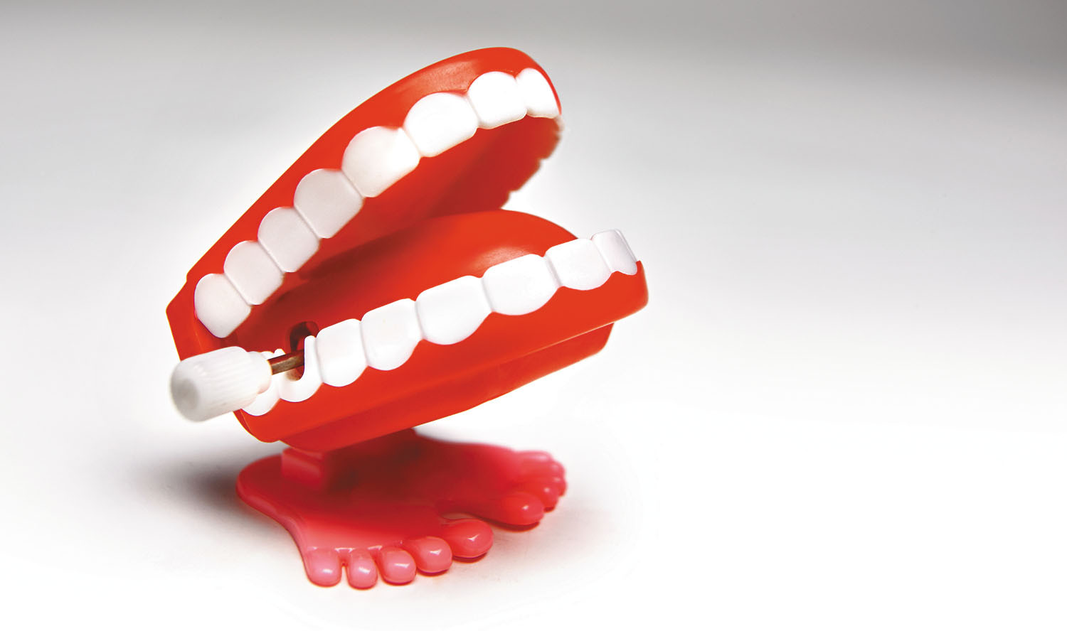 photo of a set of wind-up chattering teeth